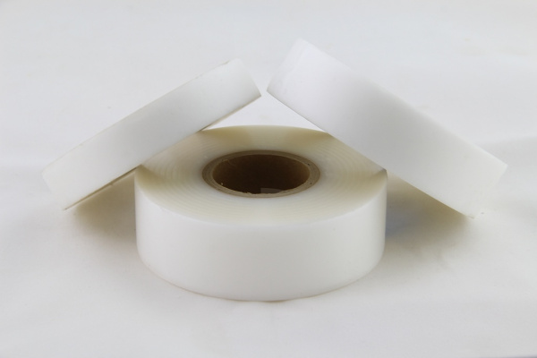 Прививочная лента BUDDY-TAPE (ширина 18мм х 60м с перфорацией 4см) Прививочная лента BUDDY-TAPE (ширина 18мм х 60м с перфорацией 4см)