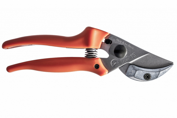 ART 15.104 Секатор LOWE